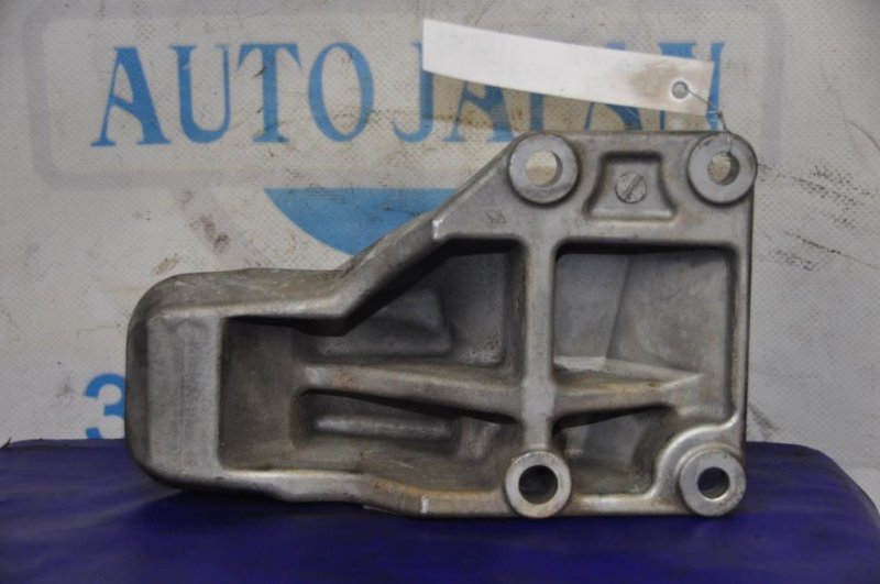 Кронштейн опоры двигателя левый INFINITI M35/M45 04-10 2008 Седан 3.5 VQ35DE 11233-EG001 Б/У