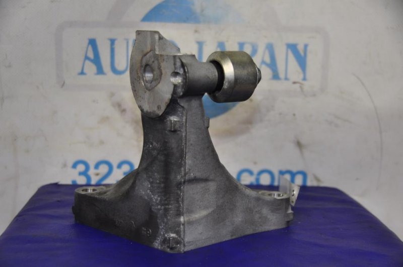 Кронштейн КПП правый SUBARU LEGACY BN 14-18 2015 Седан 2.5 30450AA000 Б/У