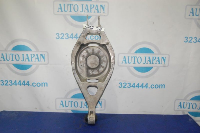 Рычаг задней подвески поперечный нижний задний левый INFINITI M35/M45 04-10 2008 Седан 3.5 VQ35DE 551B0-EG000 Б/У