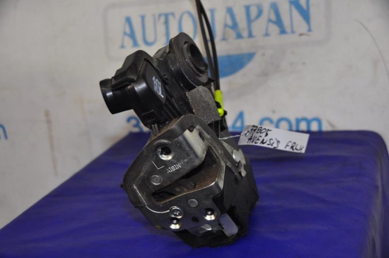 Замок двери передний левый TOYOTA AVENSIS 08-18 6904002210 Б/У