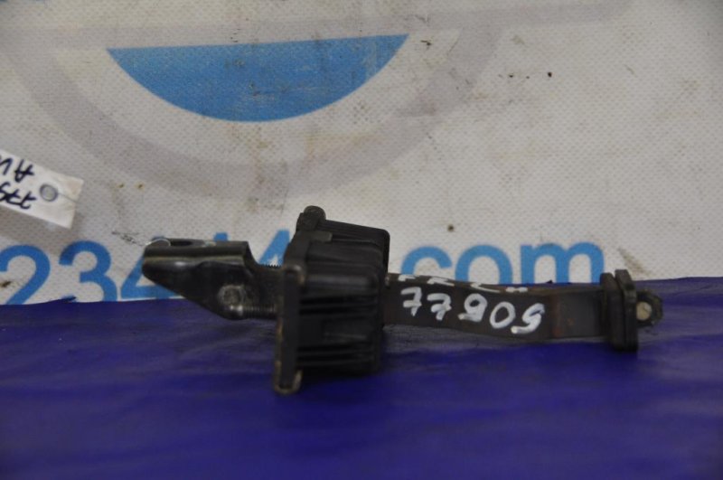 Ограничитель двери передний левый TOYOTA AVENSIS 08-18 Б/У