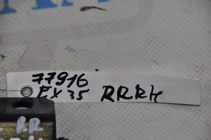 Петля крышки багажника правая EX35(37) 07-12