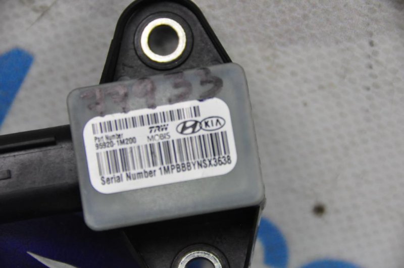 Датчик удара передний HYUNDAI SONATA YF 10-14