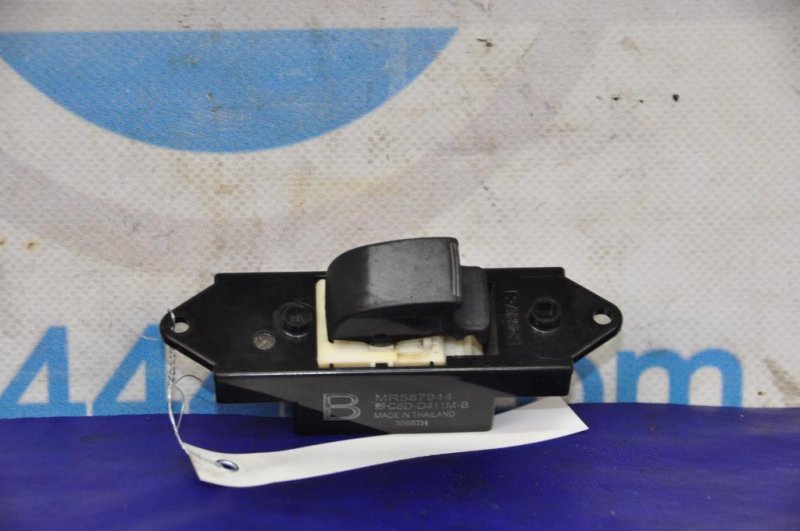 Запчасть кнопка стеклоподъемника MITSUBISHI LANCER X 10 07-15 MR587944 Б/У Кнопка стеклоподъемника MITSUBISHI LANCER X 10 07-15 MR587944 Б/У