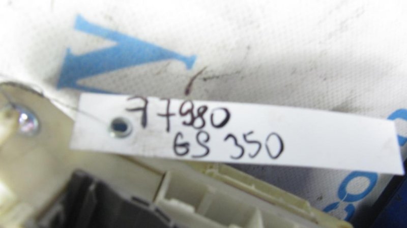 Блок предохранителей салон GS350 GS300 05-11