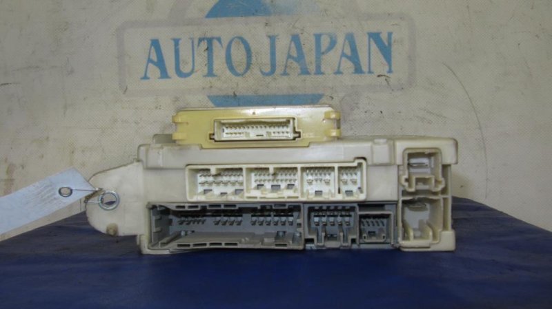 Блок предохранителей салон GS350 GS300 05-11