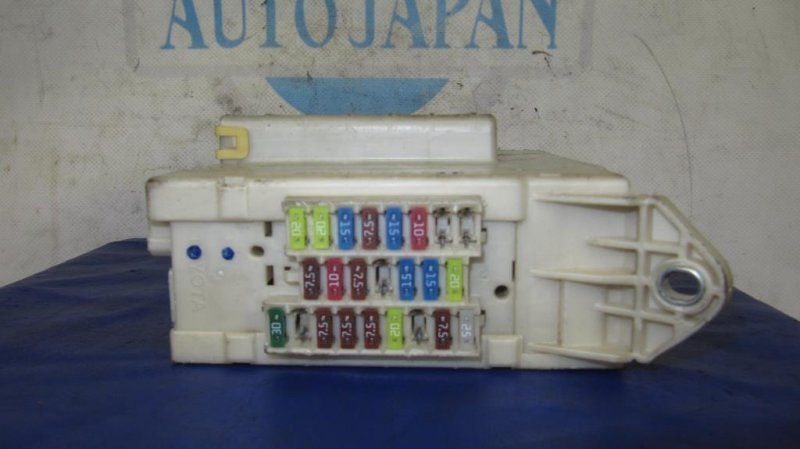 Блок предохранителей салон GS350 GS300 05-11