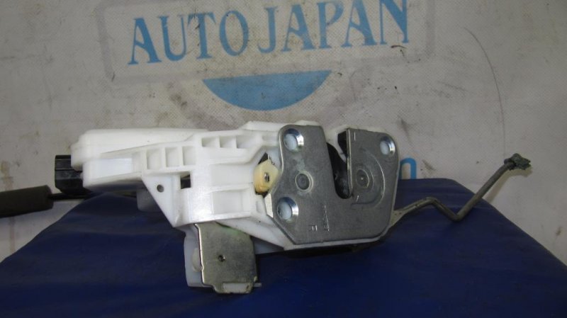 Замок двери передний правый MITSUBISHI GALANT 03-12