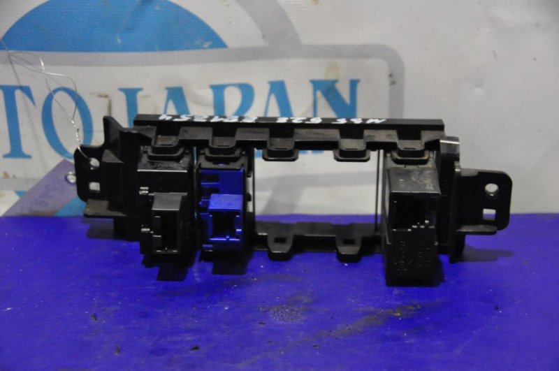 Кнопка M35/M45 04-10 2008 Седан 3.5 VQ35DE