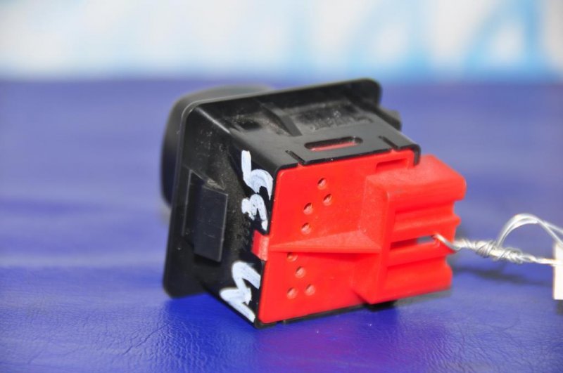 Кнопка регулировки рулевой колонки INFINITI M35/M45 04-10 Седан 3.5 VQ35DE