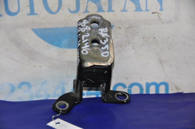 Петля двери нижняя задняя левая LEXUS RX300/330/350/400 03-09 2009 Внедорожник 3.5 68780-60031 Б/У