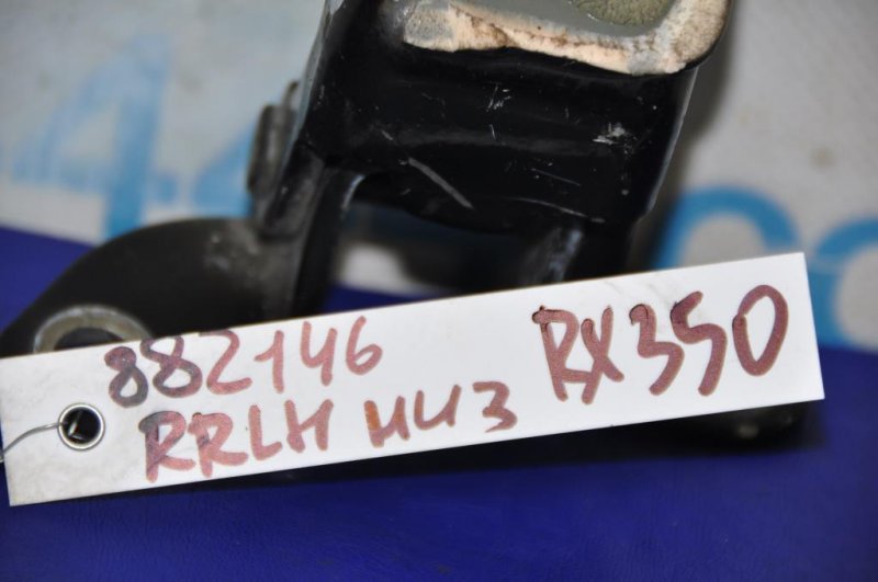 Петля двери нижняя задняя левая RX300/330/350/400 03-09 2009 Внедорожник 3.5