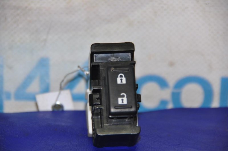 Кнопка центрального замка передняя правая SUBARU LEGACY BN 14-18 2015 Седан 2.5 83078AJ000 Б/У