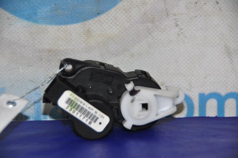 Моторчик заслонки печки SENTRA B17 12-21 2017 Седан 1.8 Моторчик заслонки печки SENTRA B17 12-21 2017 Седан 1.8