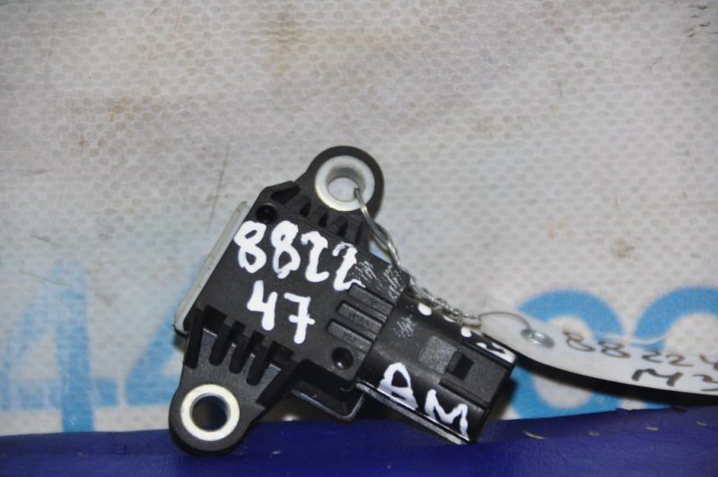Запчасть датчик удара MAZDA 3 BM 13-19 2015 Седан 2.0L 4 GMC8-57-KC0A Б/У Датчик удара MAZDA 3 BM 13-19 2015 Седан 2.0L 4 GMC8-57-KC0A Б/У