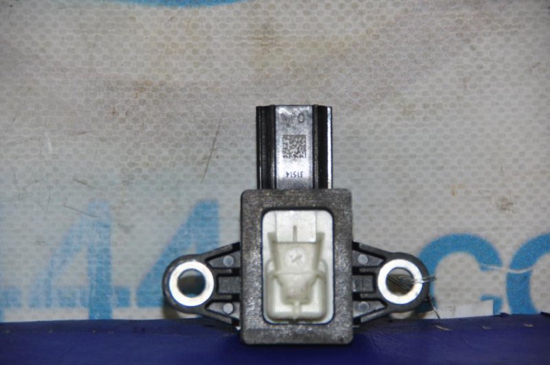 Датчик удара MAZDA 3 BM 13-19 Седан 2.0L 4 Датчик удара MAZDA 3 BM 13-19 Седан 2.0L 4