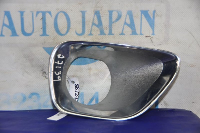 Запчасть накладка противотуманной фары LEXUS LX470 98-07 2003 Внедорожник 4.7 Б/У Накладка противотуманной фары LEXUS LX470 98-07 2003 Внедорожник 4.7 Б/У