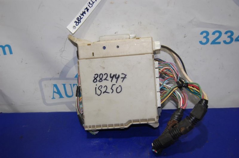 Блок предохранителей салон LEXUS IS250/350 05-13 Б/У