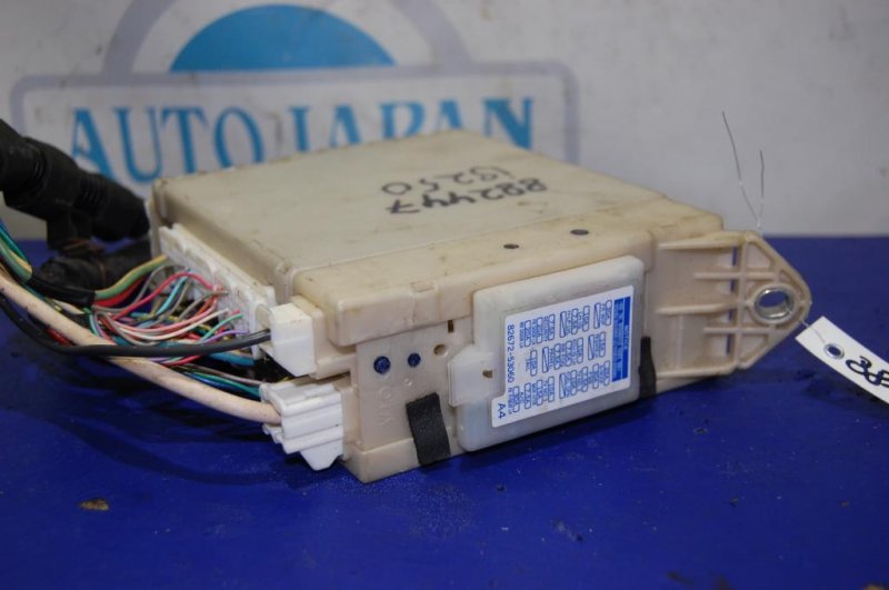 Блок предохранителей салон LEXUS IS250/350 05-13