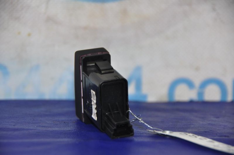 Кнопка аварийной сигнализации 3 BM 13-19 2015 Седан 2.0L 4