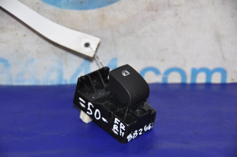 Кнопка стеклоподъемника TOYOTA CAMRY 50 12-15 Б/У