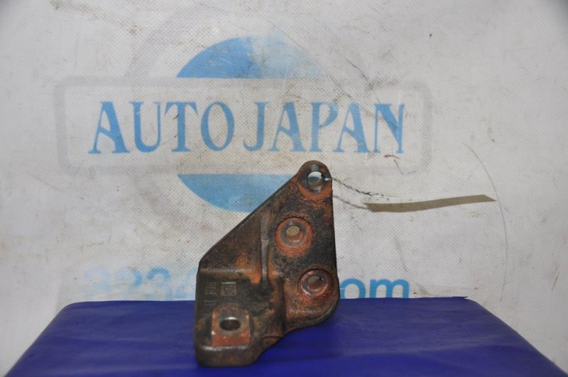 Кронштейн КПП левый LEXUS RX300/330/350/400 03-09 12311-0A070 Б/У