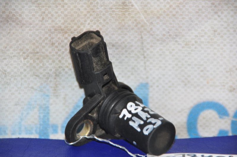 Датчик положения распредвала MAZDA 3 BK 03-08 LF01-18-230 Б/У
