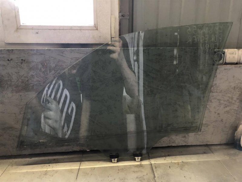 Стекло двери переднее правое FORESTER SH 07-12