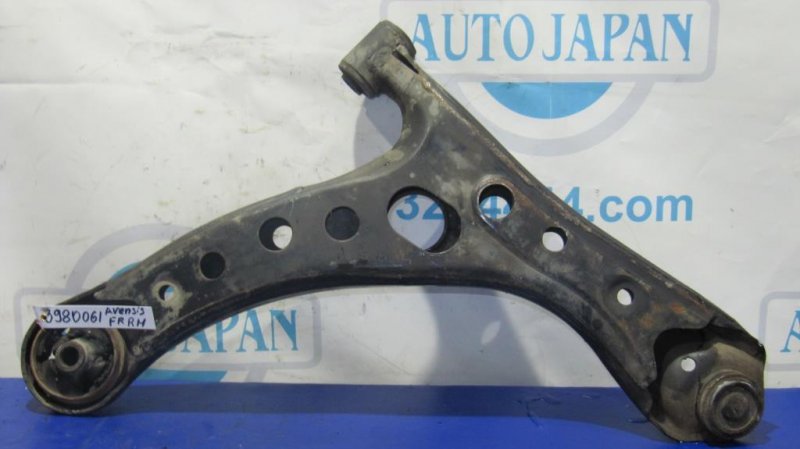 Рычаг передней подвески нижний передний правый TOYOTA AVENSIS 03-08