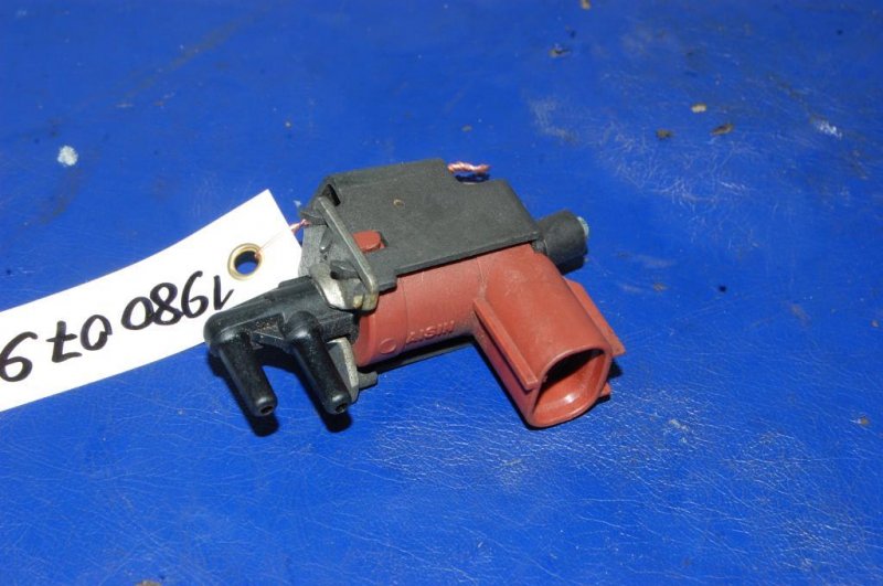 Запчасть клапан электромагнитный (вакуумный) TOYOTA RAV4 05-12 25860-28070 Б/У Клапан электромагнитный (вакуумный) TOYOTA RAV4 05-12 25860-28070 Б/У