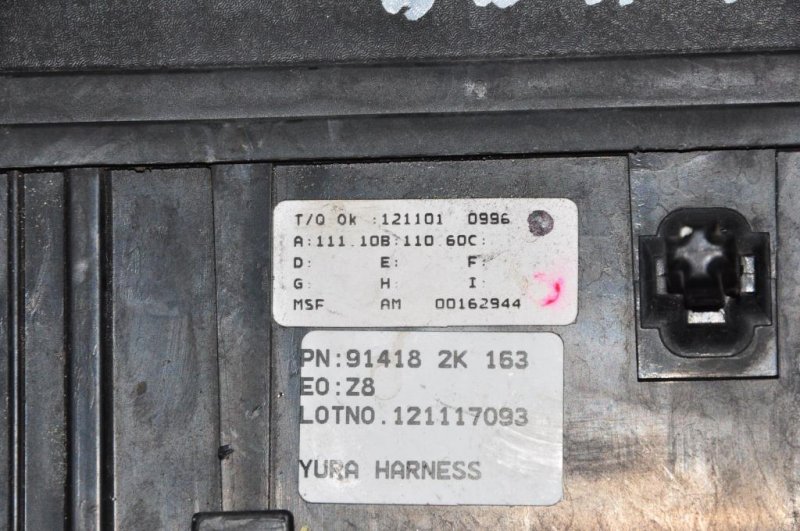 Блок предохранителей моторный отсек KIA SOUL AM 08-13