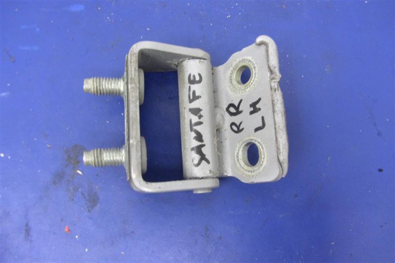 Петля крышки багажника левая HYUNDAI SANTA FE (CM) 05-12 79710-26001 Б/У