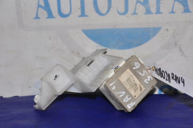 Блок предохранителей салон TOYOTA RAV4 05-12 2006 ACA38 2.4 2AZFE 82671-42090 Б/У