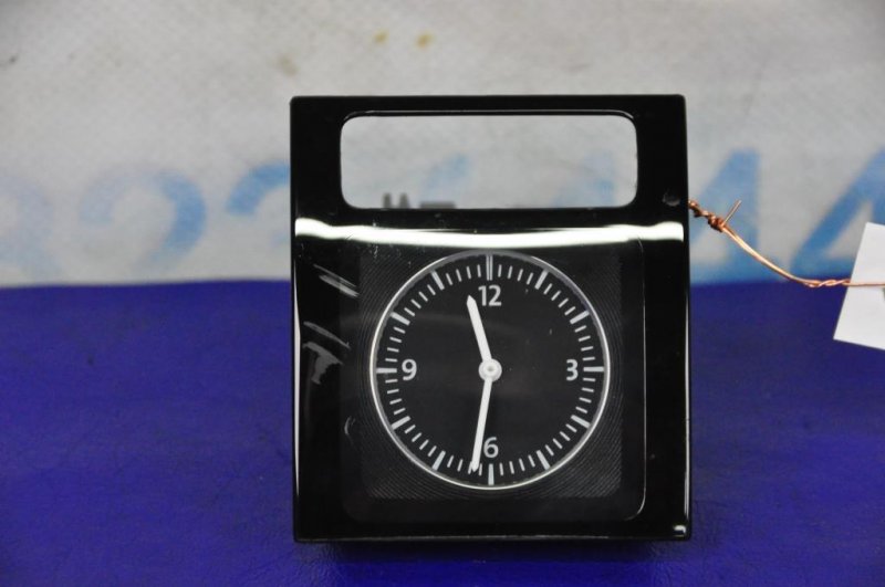 Часы VOLKSWAGEN PASSAT B7 11-15 2013 A32 2.5 CBUA 561 919 204 B Б/У