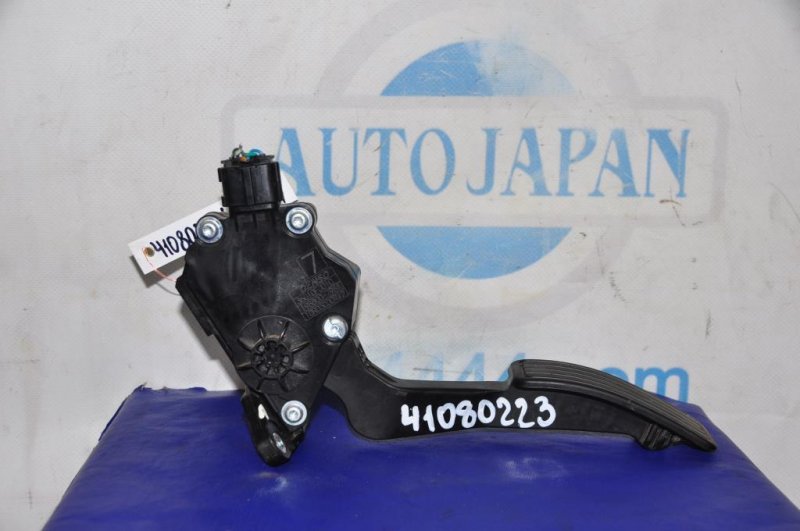 Запчасть педаль газа SUBARU IMPREZA 11-17 2015 Хетчбек 2.0 36010FJ010 Б/У Педаль газа SUBARU IMPREZA 11-17 2015 Хетчбек 2.0 36010FJ010 Б/У