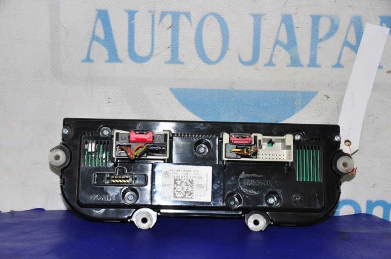 Блок управления печкой VOLKSWAGEN PASSAT B7 11-15 A32 2.5 CBUA
