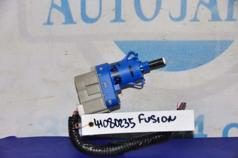 Запчасть датчик положения педали тормоза FORD FUSION 14- AA6T-9C872-AA Б/У Датчик положения педали тормоза FORD FUSION 14- AA6T-9C872-AA Б/У
