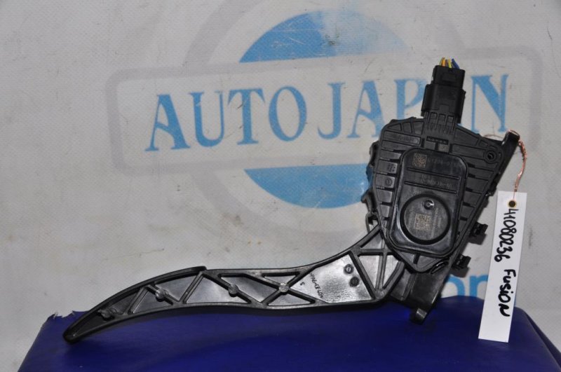 Запчасть педаль газа FORD FUSION 14- DG9Z-9F836-F Б/У Педаль газа FORD FUSION 14- DG9Z-9F836-F Б/У