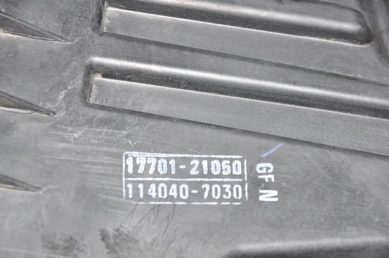 Корпус воздушного фильтра TOYOTA YARIS 00-05