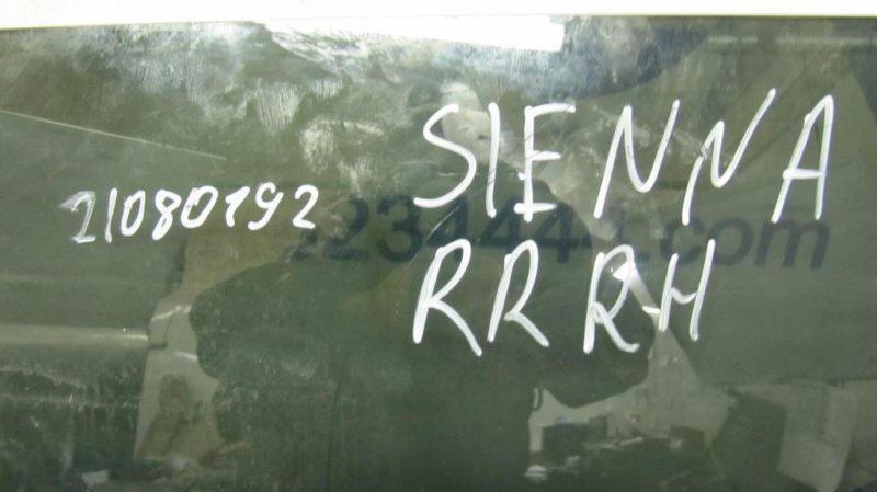 Стекло двери заднее правое SIENNA 11-16