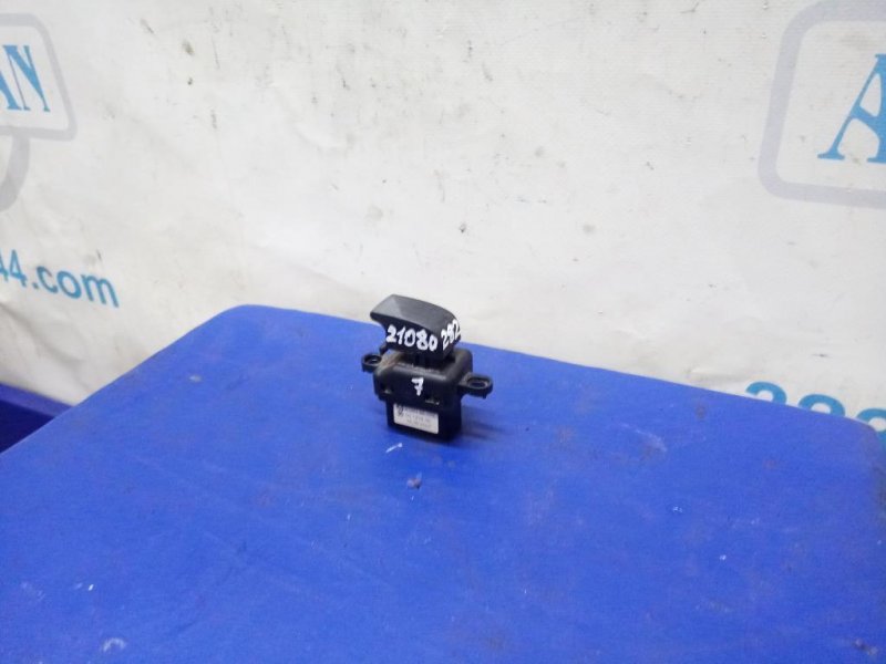 Запчасть кнопка стеклоподъемника MAZDA 3 BK 03-08 B32H-66-370 Б/У Кнопка стеклоподъемника MAZDA 3 BK 03-08 B32H-66-370 Б/У