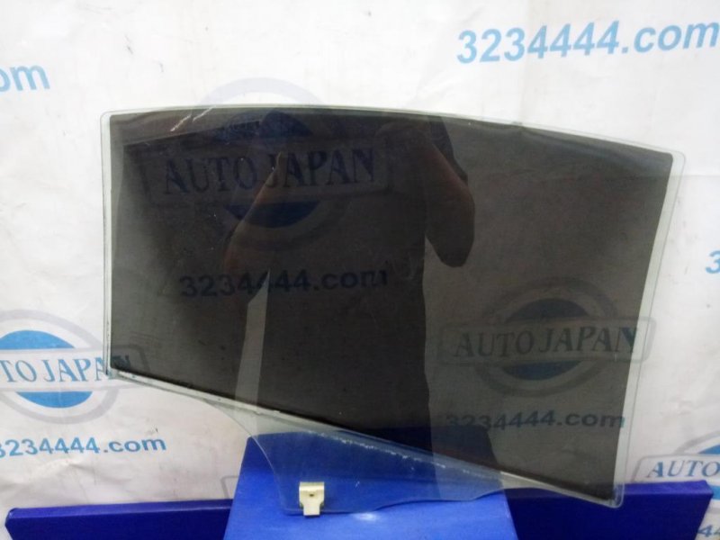 Стекло двери заднее левое MAZDA 3 BK 03-08