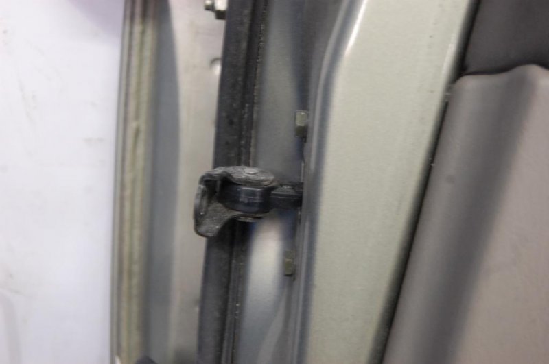 Ограничитель двери передний правый MAXIMA A33 99-02