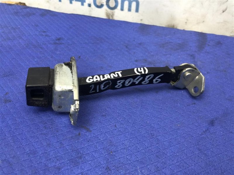 Ограничитель двери передний правый MITSUBISHI GALANT 03-12 5702A134 Б/У