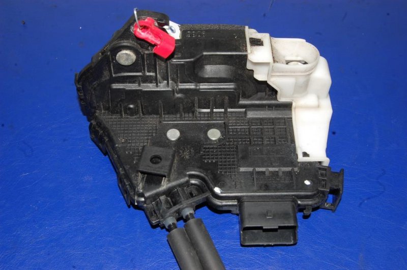 Замок двери передний правый KIA FORTE/CERATO TD 08-13