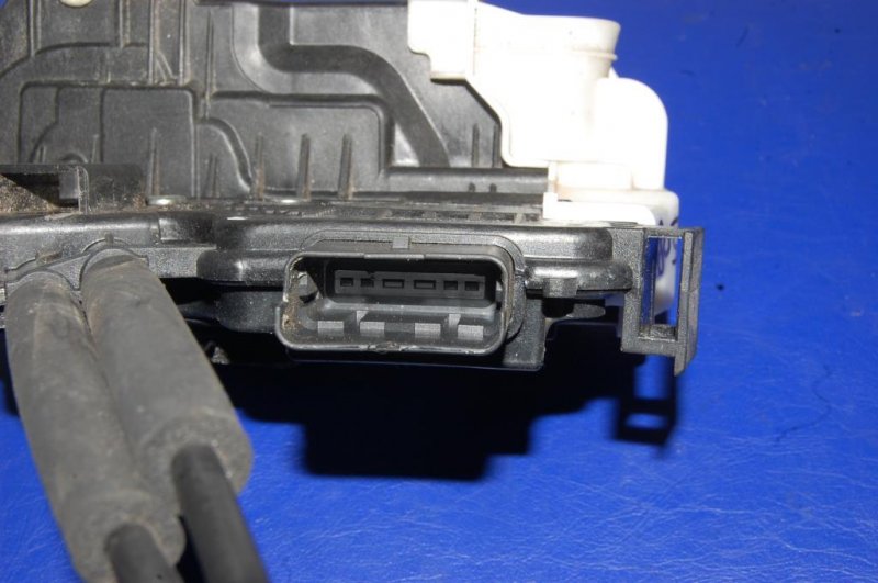 Замок двери передний правый FORTE/CERATO TD 08-13