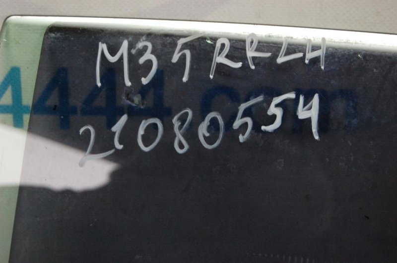 Стекло двери заднее левое M35/M45 04-10