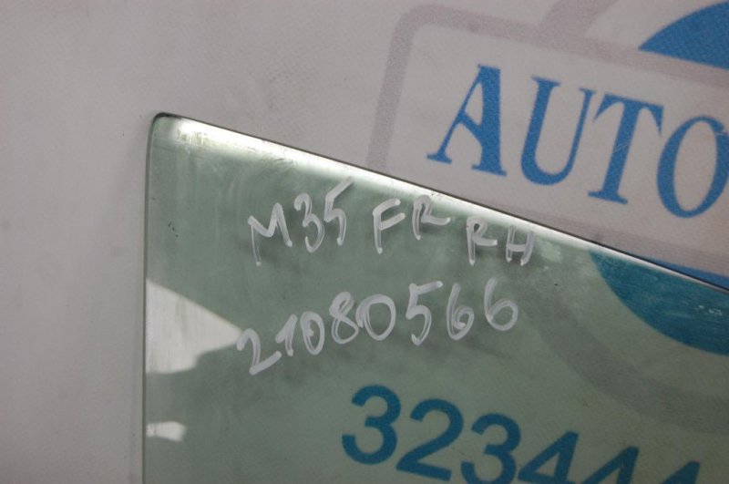 Стекло двери переднее правое M35/M45 04-10 Стекло двери переднее правое M35/M45 04-10