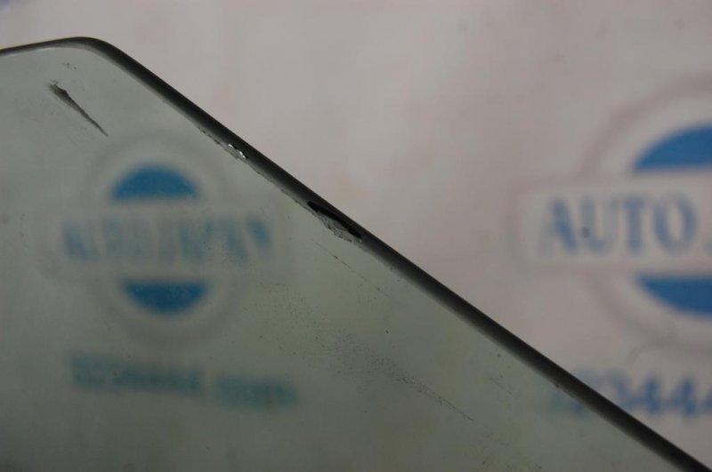 Стекло двери переднее правое INFINITI M35/M45 04-10 Стекло двери переднее правое INFINITI M35/M45 04-10