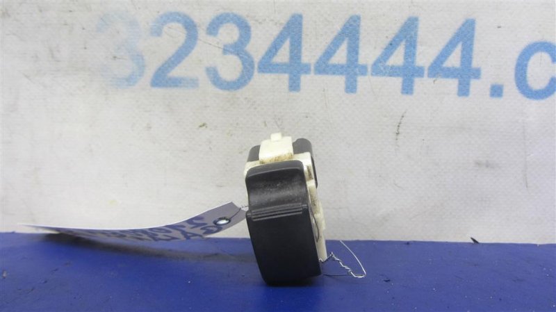 Кнопка стеклоподъемника MITSUBISHI GALANT 03-12 MR587791 Б/У